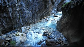 Breathtaking_Canyon_River