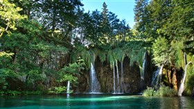 Beautiful_Dream_Forest_Waterfalls