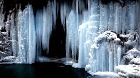 Icy_Frozen_Waterfalls